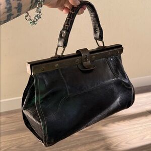 Italian made genuine leather Doctor's bag black vintage
Quality brass frame